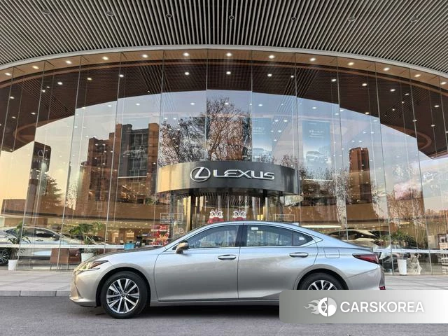Lexus ES id 4290404 из Китая 9
