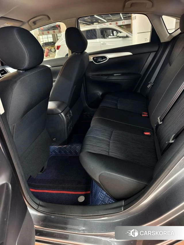 Nissan Xuan Yi 2024 Темно-серый из Китая, фото 3