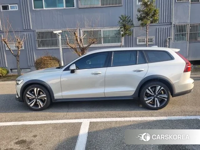 Volvo V60 Cross-Country 2nd Generation 2020 Жемчужный цвет из Кореи, фото 3