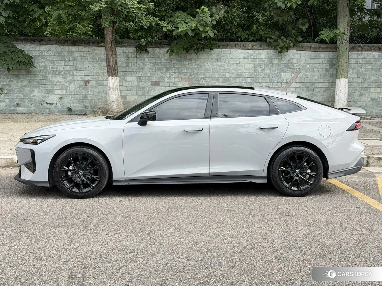 Chang'an UNI-V 2024 Серебристо-серый из Китая, фото 3