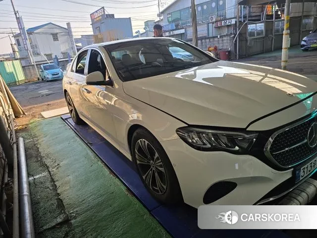 Mercedes-Benz E-Class W214 2025 Белый из Кореи, фото 6