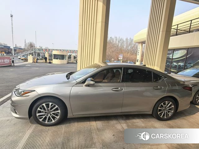 Lexus ES 2024 Серебристо-серый из Китая, фото 5