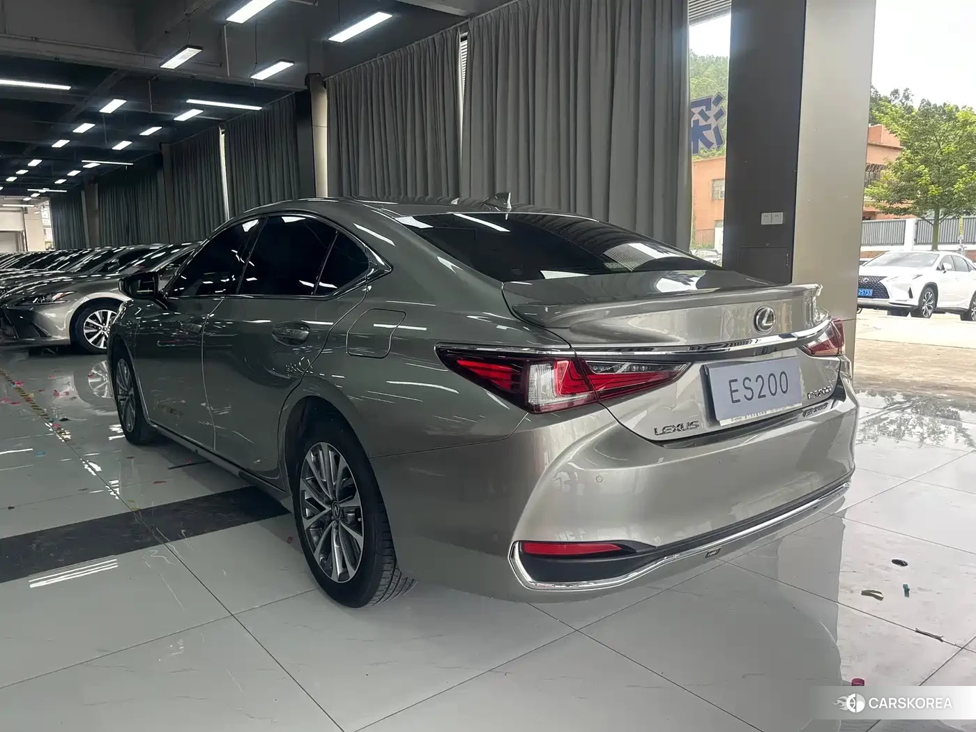 Lexus ES 2023 Silver/gray из Китая, фото 3