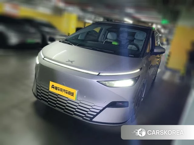 Xiaopeng Motors Xiaopeng X9 2025 Серебристо-серый из Китая, фото 3