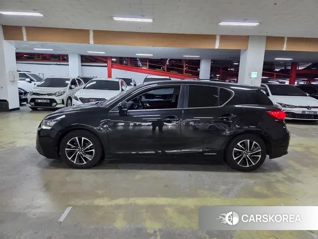 Lexus CT200h id 3469932 из Кореи 13