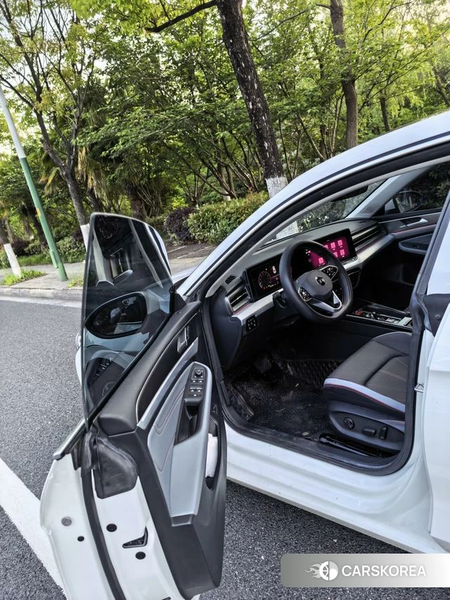Volkswagen Lingdu 2024 Белый из Китая, фото 3