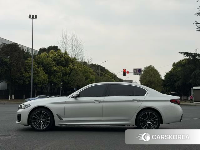 BMW 5 series 2022 Белый из Китая, фото 3
