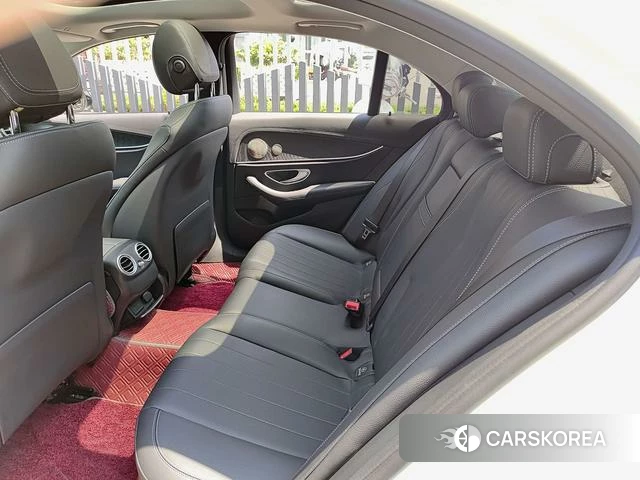 Mercedes-Benz E-class (imported) 2023 Белый из Китая, фото 3