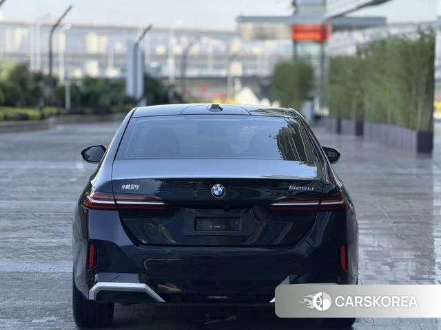 BMW 5 series 2024 Черный из Китая, фото 3