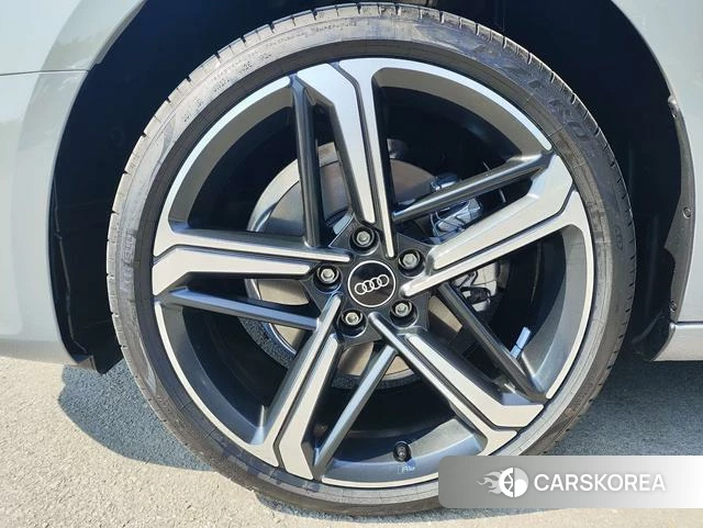 Audi A4L id 4259486 из Китая 9