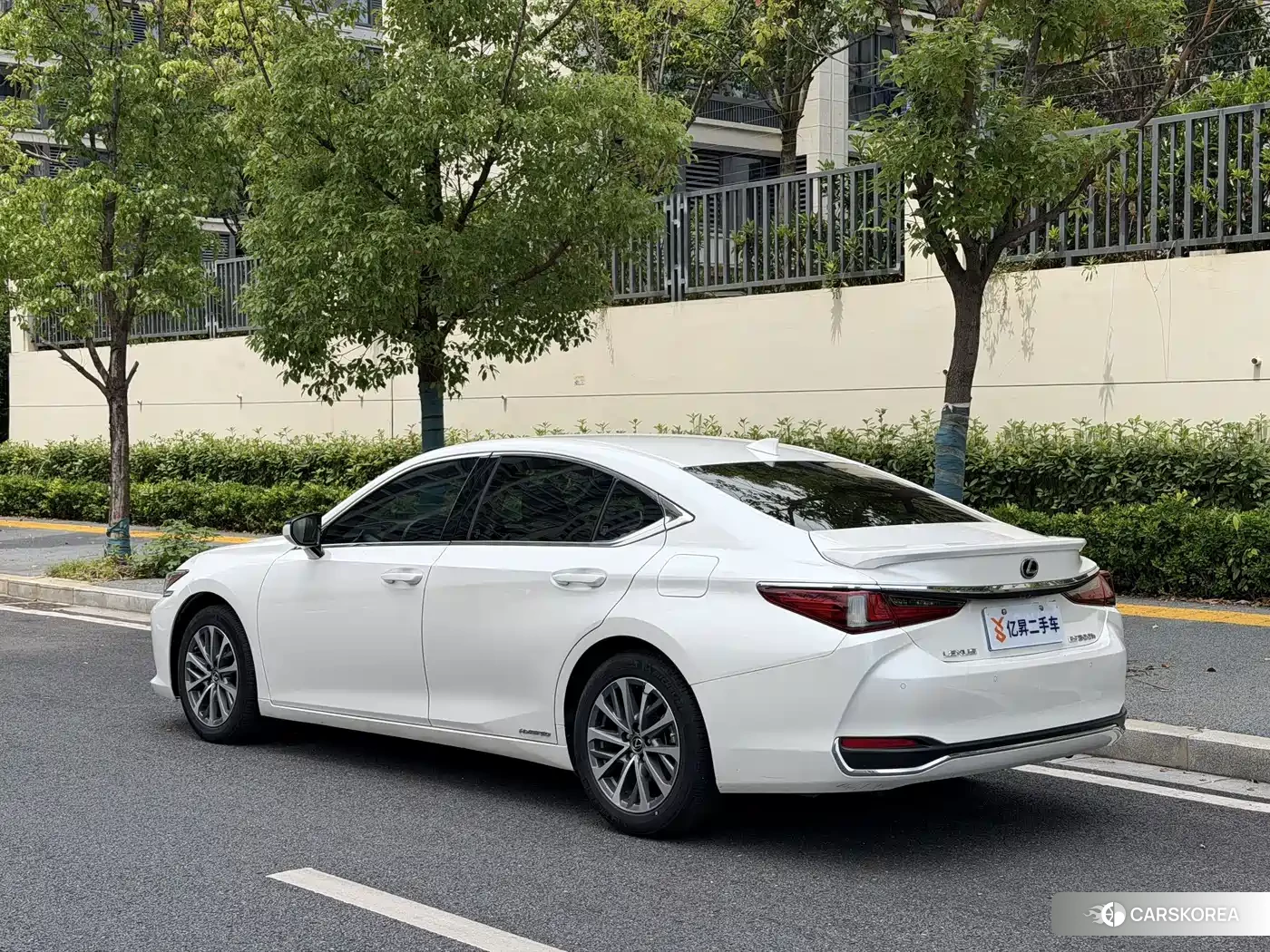 Lexus ES 2022 Белый из Китая, фото 3