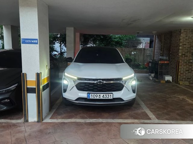 Chevrolet (GM Daewoo) Trax Crossover 2024 Белый из Кореи, фото 3