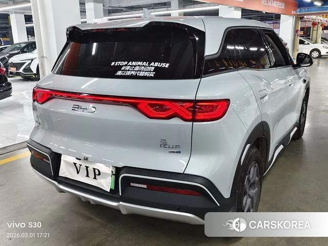 BYD Yuan UP 2025 Серебристо-серый из Китая, фото 3