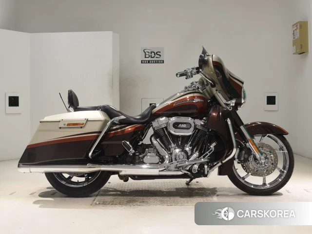 Проданный Harley-Davidson Street Glide FLHXSE1800 CVO 2011 из Японии, фото 4