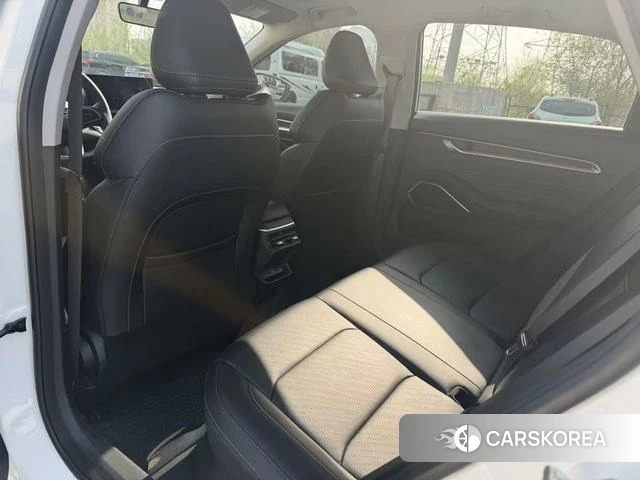 Geely Automobile Emgrand 2023 Белый из Китая, фото 3