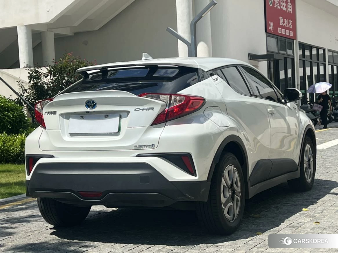 Toyota C-HR EV id 4499128 из Китая 8