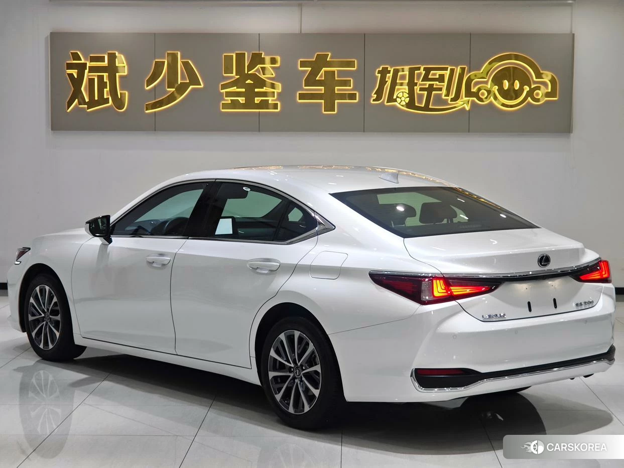 Lexus ES 2022 Белый из Китая, фото 4