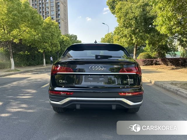 Audi Q5L Sportback 2021 Черный из Китая, фото 4