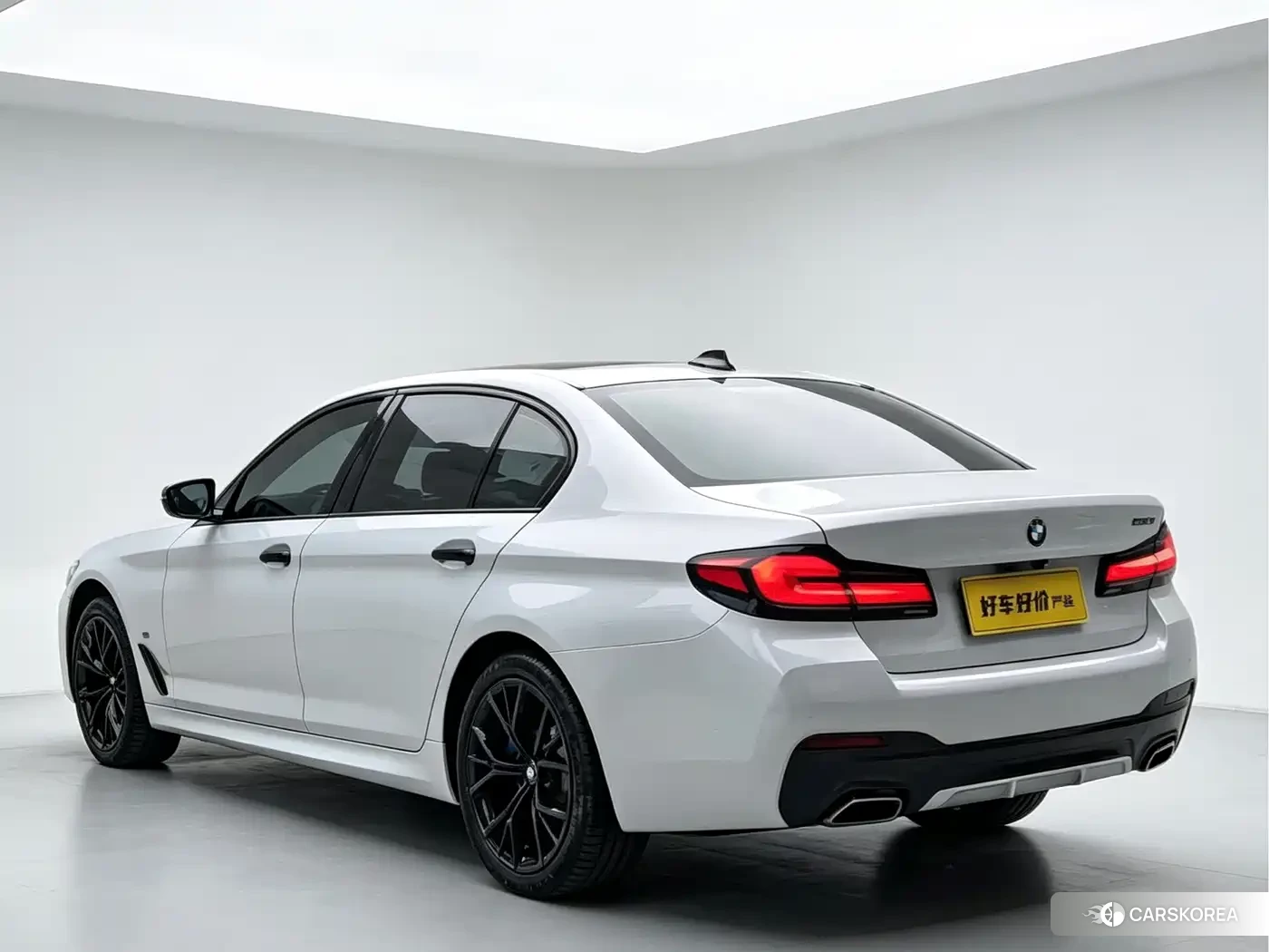 BMW 5 series 2023 Белый из Китая, фото 3