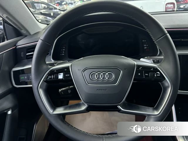 Audi A7L id 4321208 из Китая 10