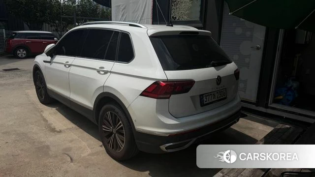 Volkswagen Tiguan second Generation 2023 Белый из Кореи, фото 3