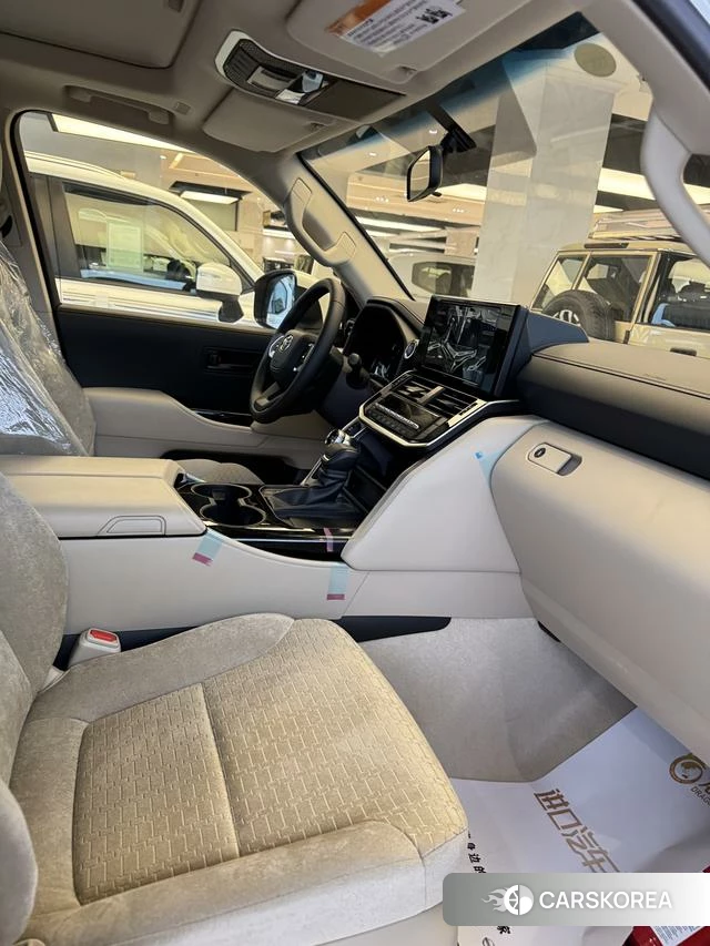 Toyota Land Cruiser (imported) 2024 Белый из Китая, фото 3