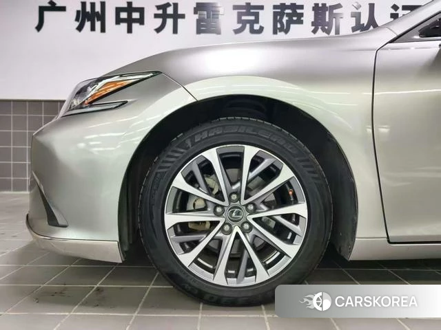 Lexus ES id 4321290 из Китая 15