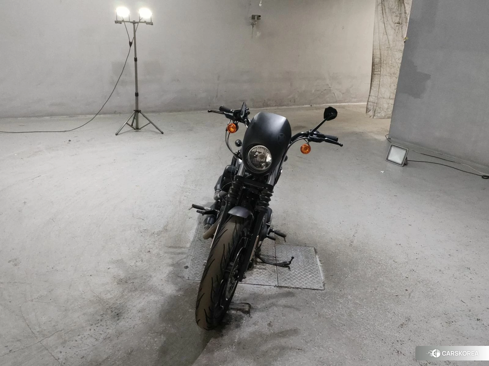 Harley-Davidson Sportster XL883N 2017 из Японии, фото 5