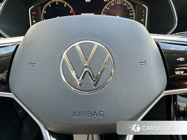 Volkswagen Passat id 4290951 из Китая 16