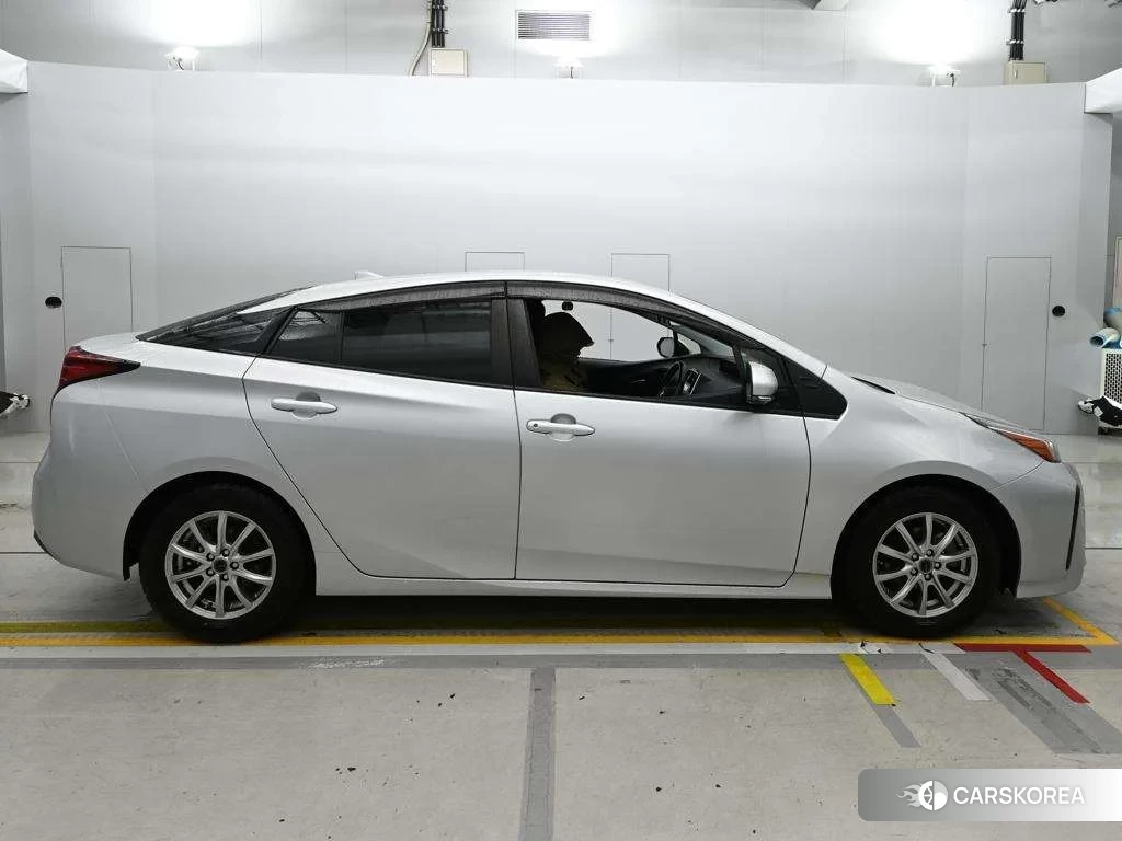 Toyota Prius 2022 из Японии, фото 3