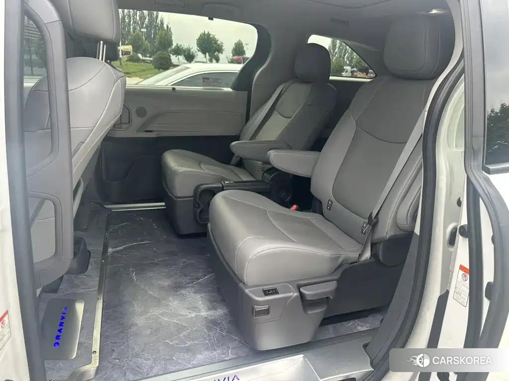 Toyota Granvia 2024 Белый из Китая, фото 3