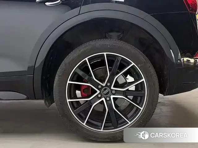 Audi Q5L id 4570669 из Китая 10