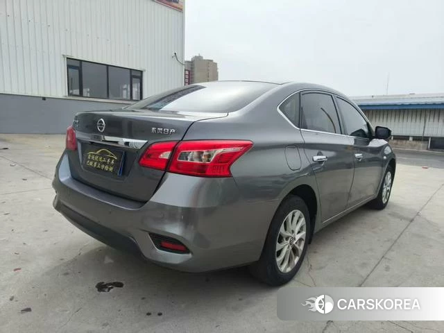 Nissan Xuan Yi 2023 Темно-серый из Китая, фото 3
