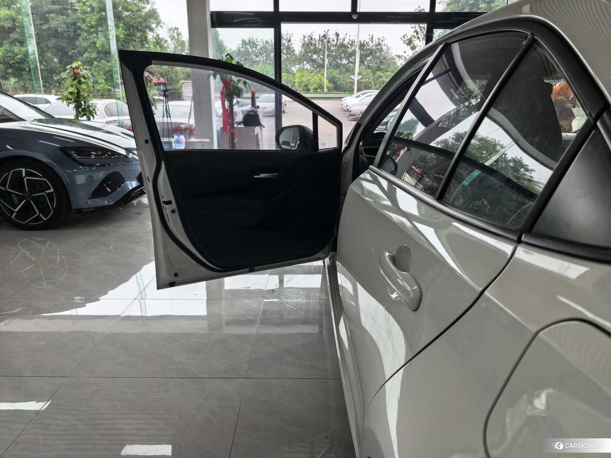 Toyota Corolla 2023 Белый из Китая, фото 5