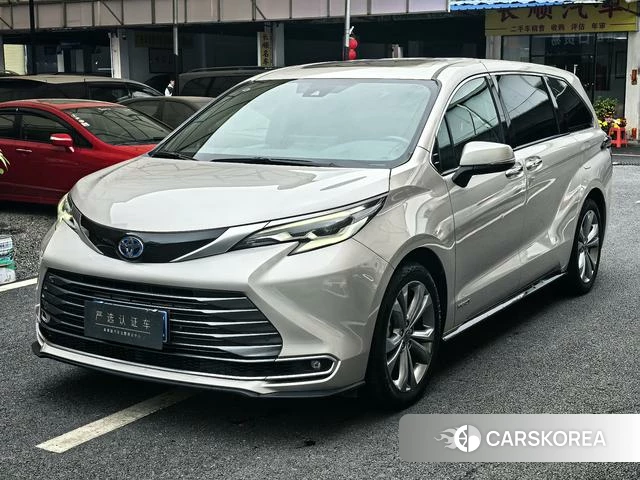 Toyota Saina 2023 Шампань из Китая, фото 6
