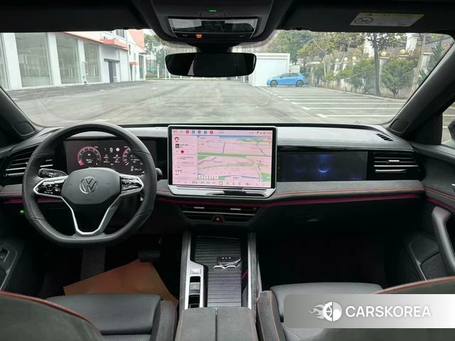 Volkswagen Magotan 2024 Серебристо-серый из Китая, фото 3