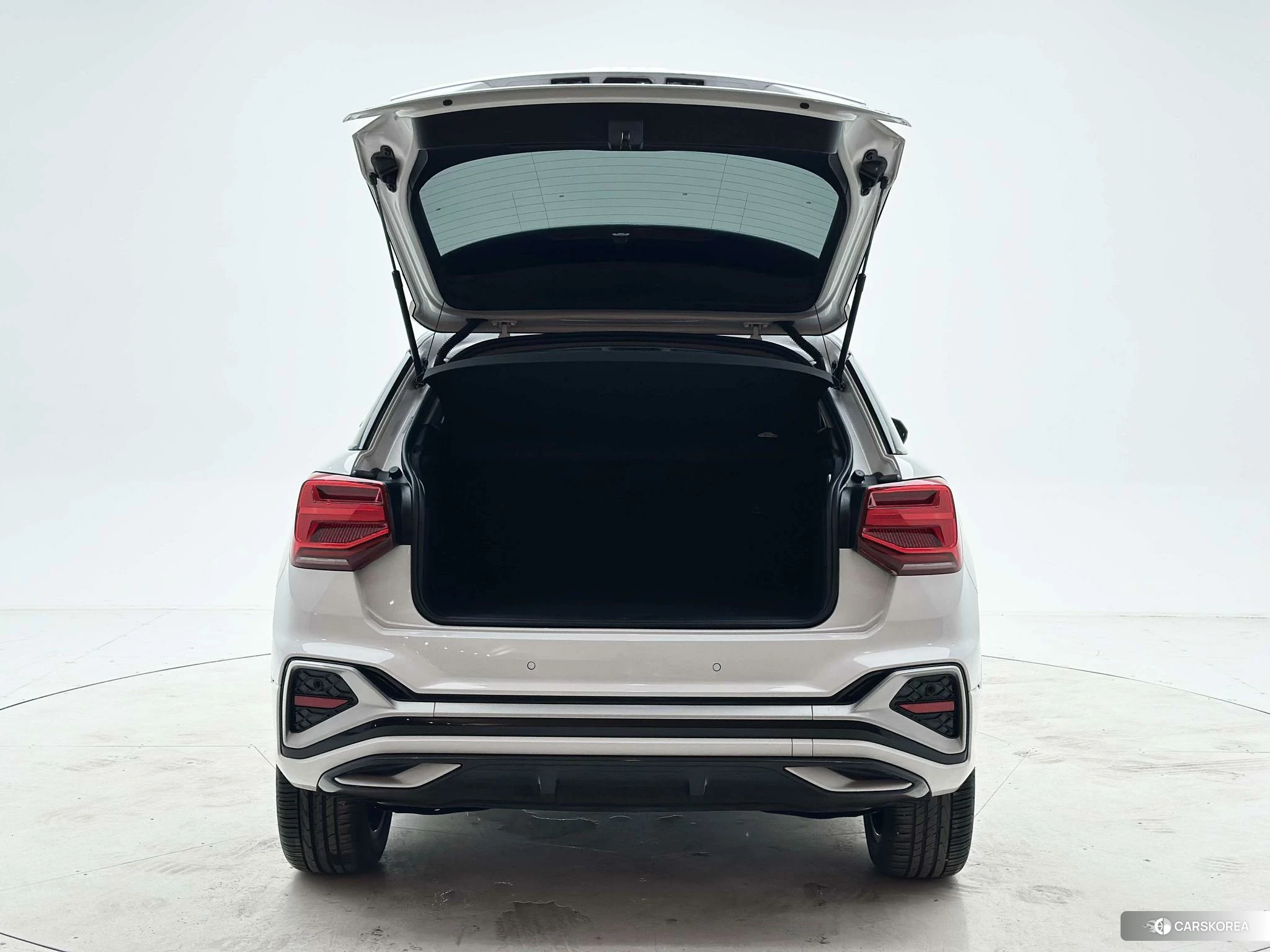 Audi Q2L id 4413279 из Китая 17