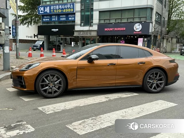 Porsche Panamera (976) 2025 Коричневый из Кореи, фото 3