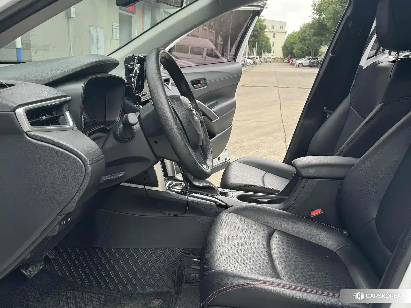 Toyota Corolla 2023 Белый из Китая, фото 3