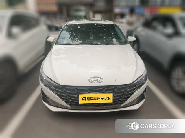 Hyundai Elantra 2023 Белый из Китая, фото 3