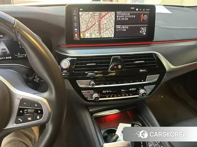 BMW 5 Series (G30) 2022 Белый из Кореи, фото 3