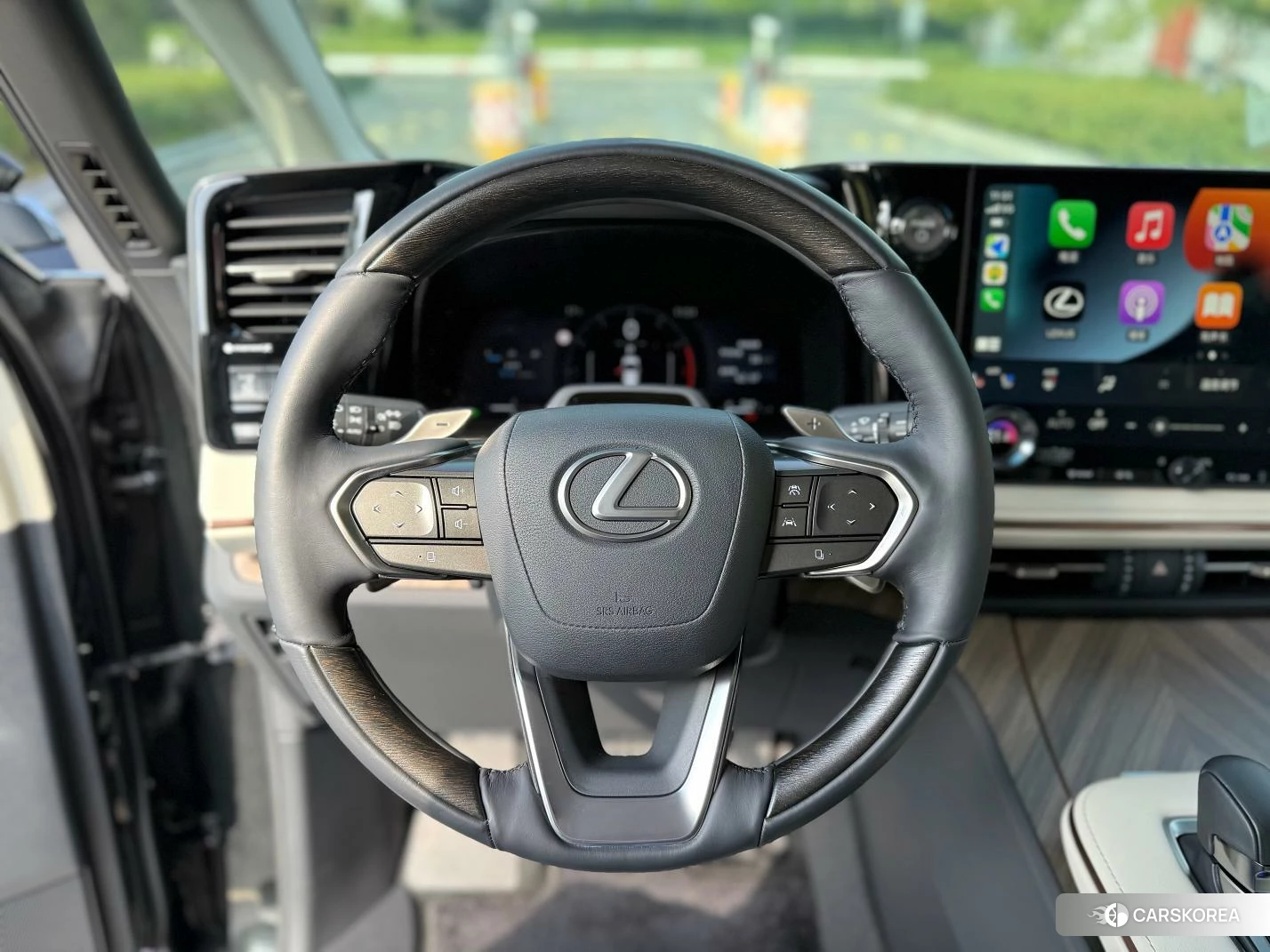Lexus LM id 4452645 из Китая 19