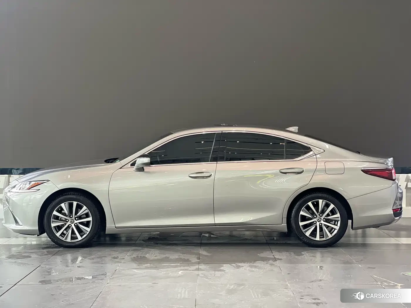 Lexus ES id 4576677 из Китая 13
