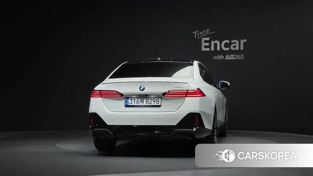 BMW 5 Series (G60) id 4644804 из Кореи 23