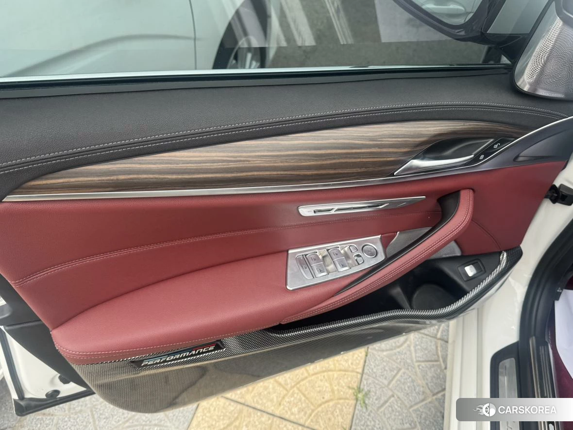 BMW 5 series 2022 Белый из Китая, фото 3