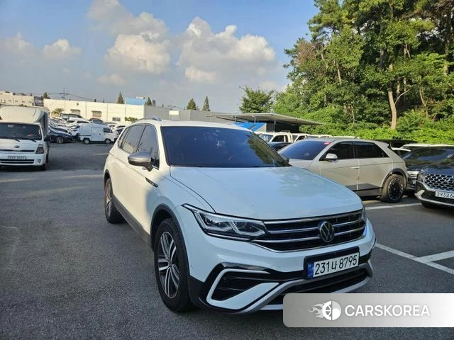 Volkswagen Tiguan Allspace 2023 Белый из Кореи, фото 3