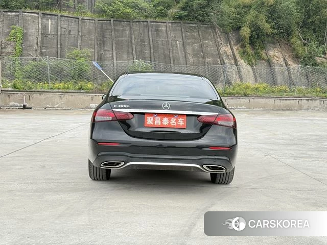 Mercedes-Benz E-class 2022 Черный из Китая, фото 3