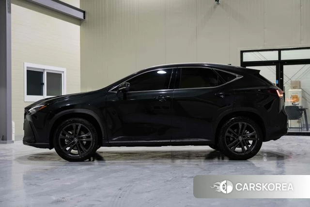 Lexus NX350h Second generation 2025 Черный из Кореи, фото 3