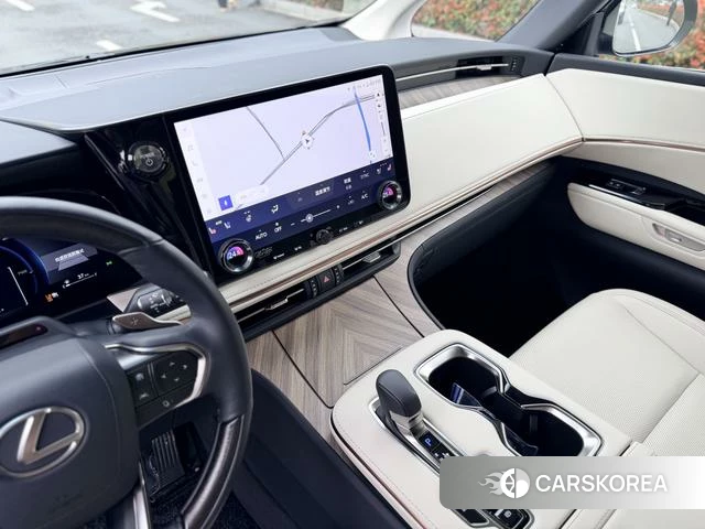 Lexus LM id 4259686 из Китая 19