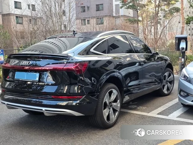 Audi e-Tron 2021 Черный из Кореи, фото 6